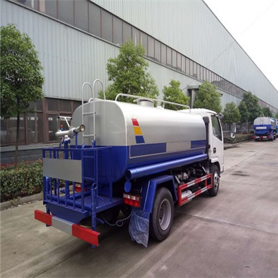 8吨洒水车东风D9容积8吨洒水车