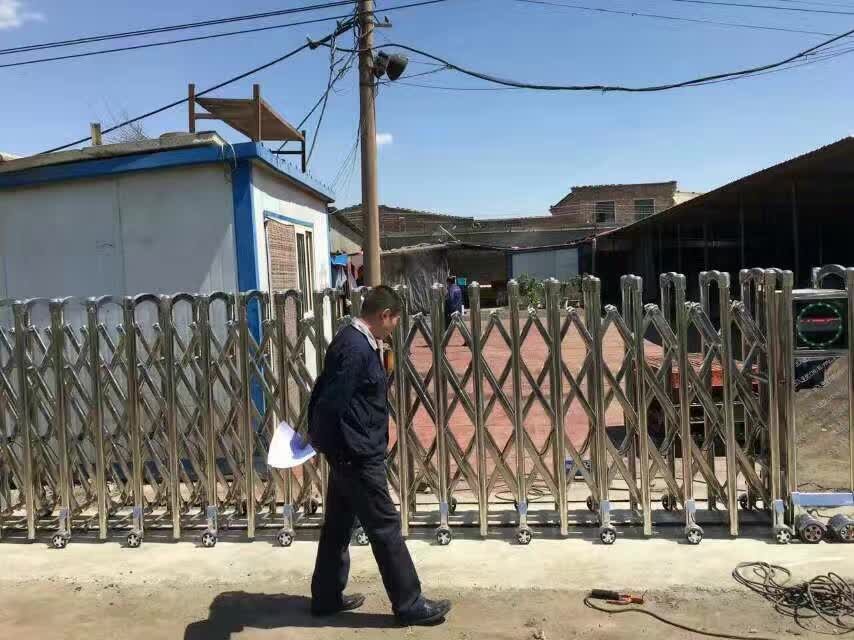 天津伸缩门 世轩 伸缩门厂家 现货批发