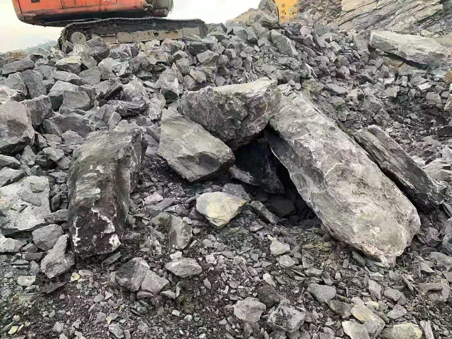 供应黑山石园林庭院点缀 别院招待景观设计黑山石