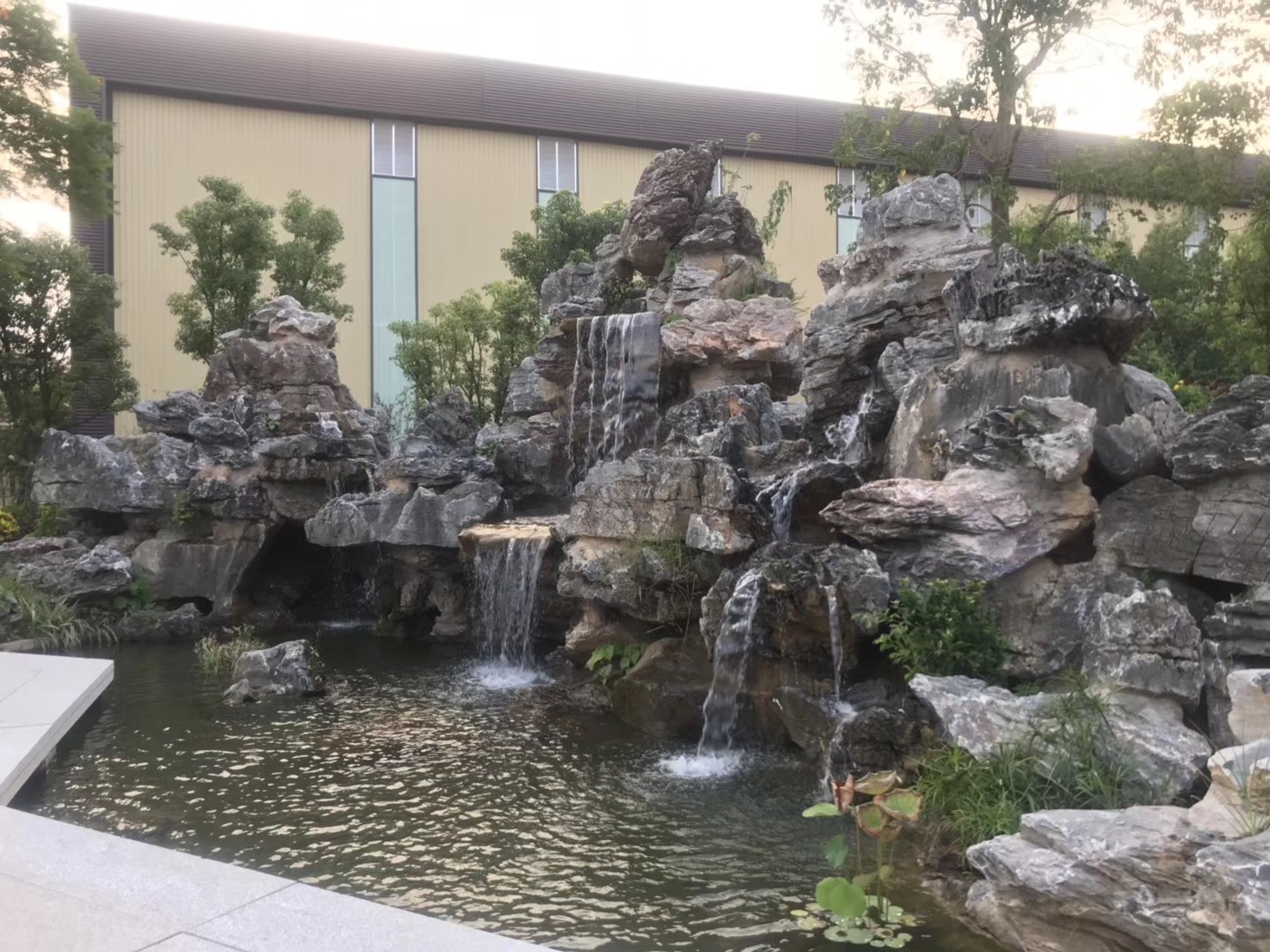 广东英石之乡假山石私人别墅施工安装设计一体